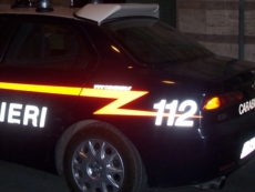 Assalto a colpi di spranga alla “Erg”