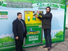 Un eco-compattatore al Di Meglio, il riciclo fa rima con risparmio