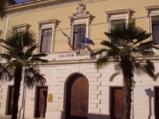 La maggioranza aumenta i tributi, insorge l'opposizione