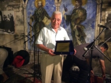 Una targa a Pignataro, autore del libro "I misteri del castello di Acaya"