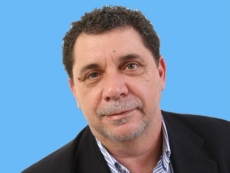 Sindaco a muso duro contro i tre dissidenti. "Il Governo va avanti, anche senza di loro"