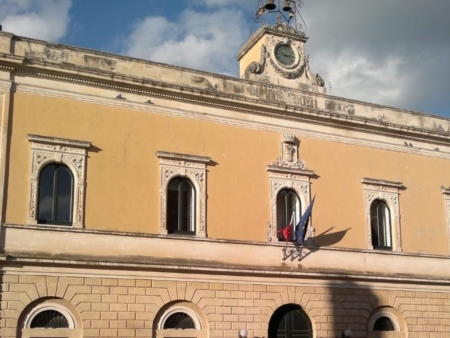 Piazzetta dedicata al podest fascista e scoppia la polemica