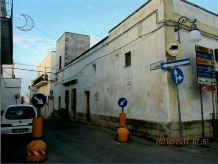 Veglie, il Comune dispone linversione di marcia ed esplodono i disagi in via Santo Spirito