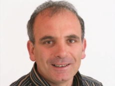 Nasce l’albero "Morandi" con le bottiglie rosse e blu