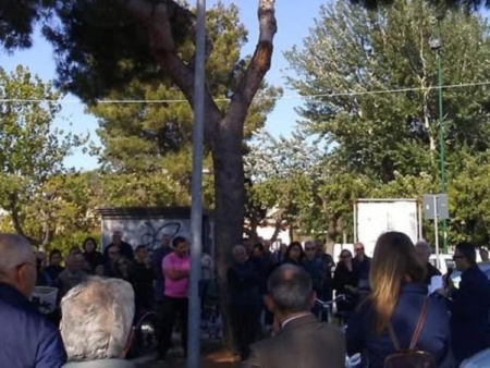 Una manifestazione contro gli aumenti della tassa sui rifiuti