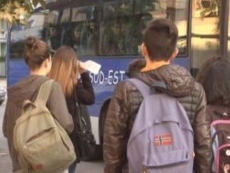 "Autobus insufficienti e stracolmi"