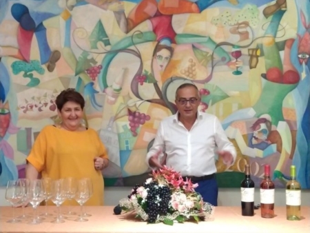 Bellanova in visita alla Cantina Feudi di Guagnano: 