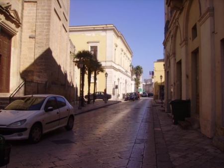 Contagi Covid in aumento, il sindaco ordina luso delle mascherine anche allaperto