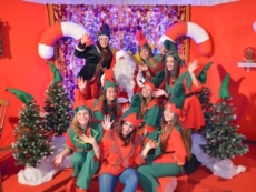 Amati Elfi e pupazzi nel "Babbo Natale Village" di Salice 